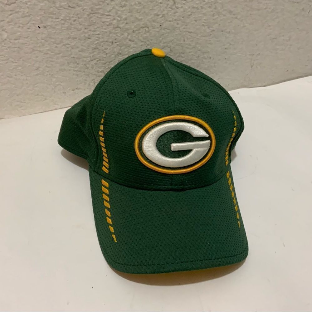 Green  Bay Packers 39 thirty Big G Embroidered Lettering Fitted Cap Med Large
